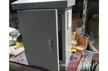 用戶在對太原網(wǎng)絡(luò)機(jī)柜的選購時應(yīng)該考慮哪些因素呢？鑫雨杭電器公司